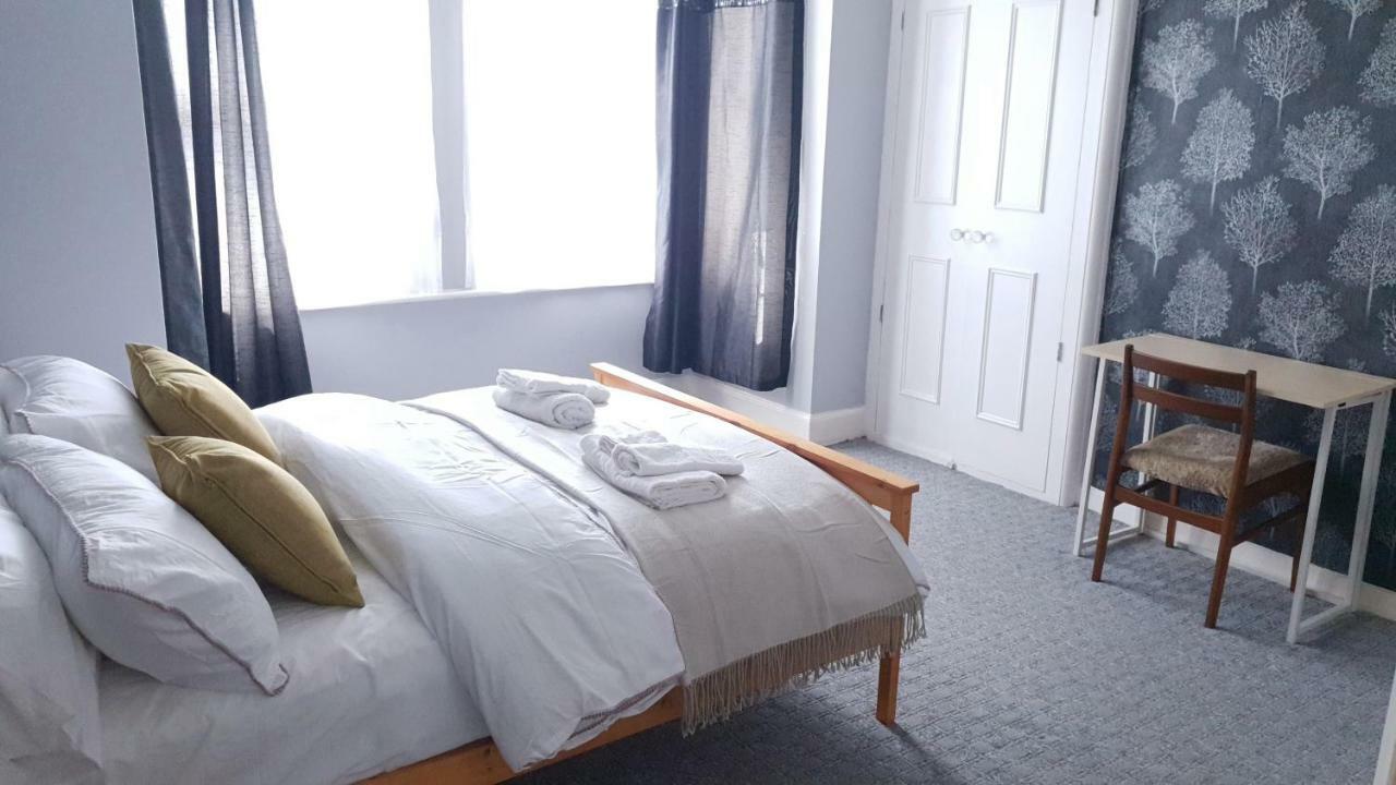Grandeur Holiday Home, With Free Parking Clacton-on-Sea Exteriör bild