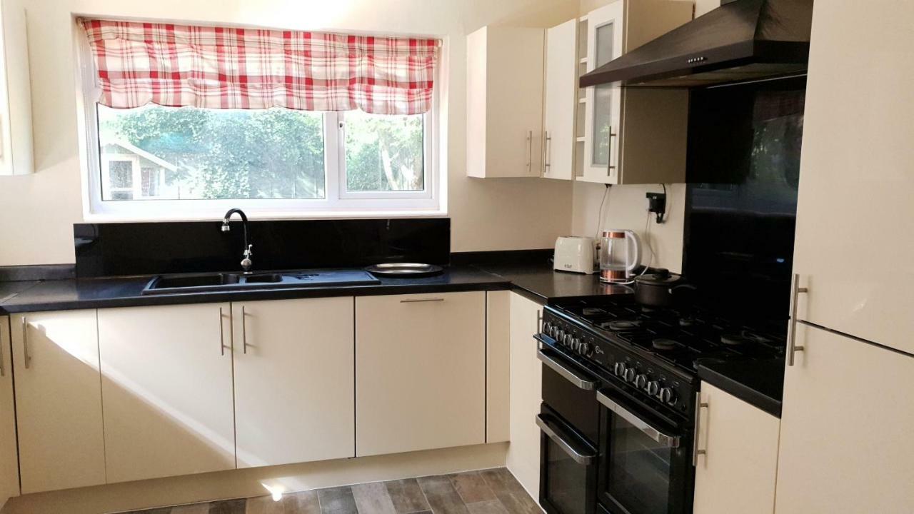 Grandeur Holiday Home, With Free Parking Clacton-on-Sea Exteriör bild